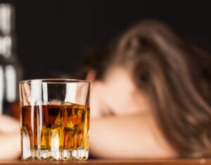 Psychologiczne determinanty uzależnienia kobiet – Alkoholizm w szpilkach